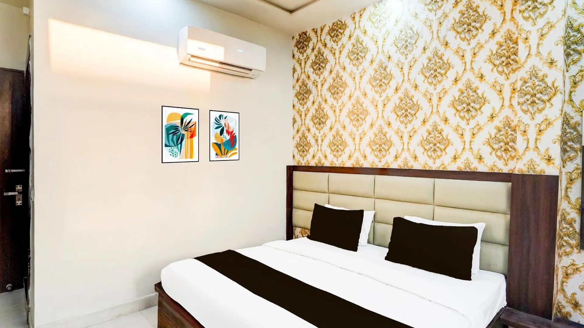 Collection O Taj Nagri Agra Formerly Urban Inn Tajganj