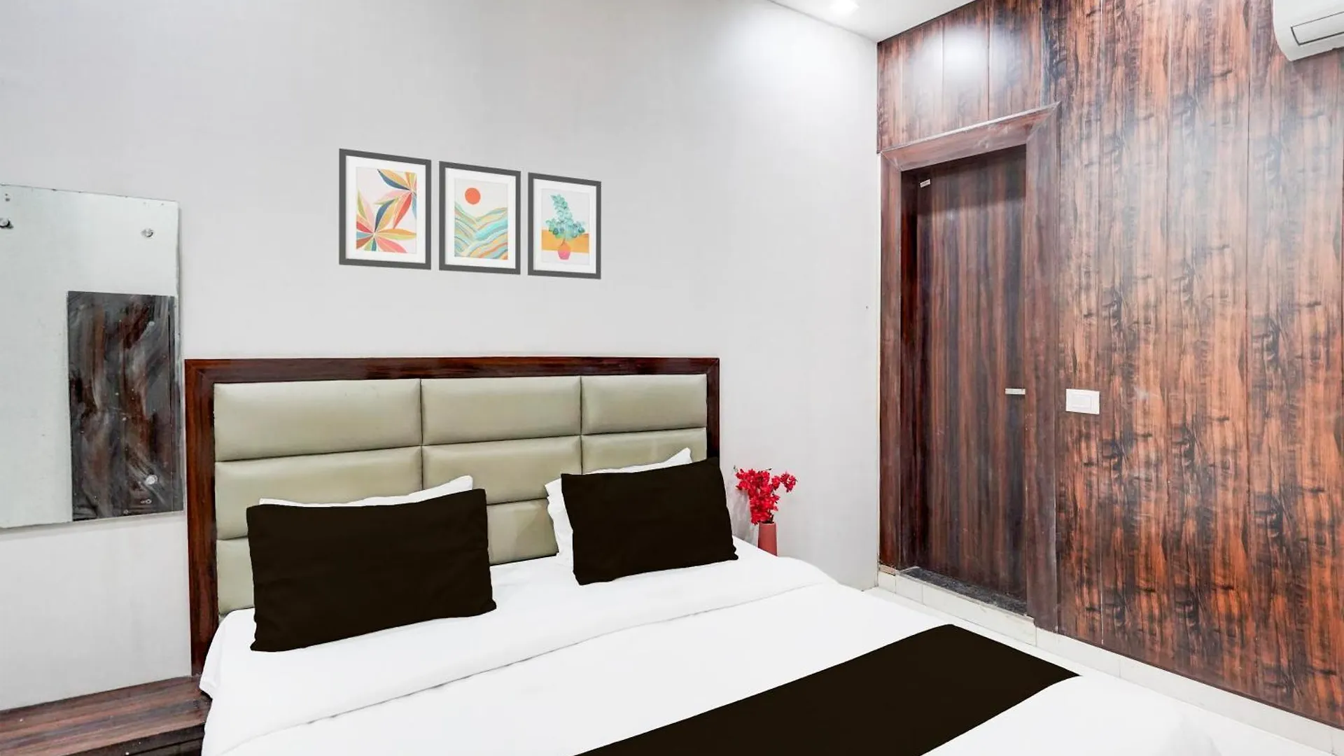 Collection O Taj Nagri Agra Formerly Urban Inn Tajganj