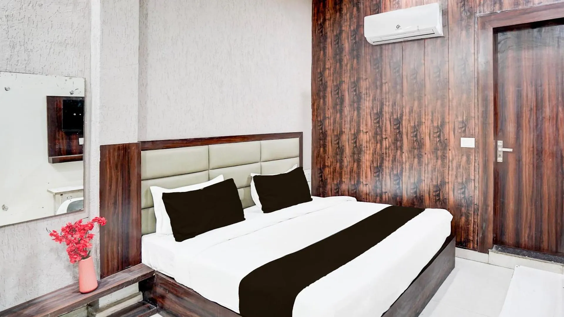 ** Hotel Collection O Taj Nagri Agra Formerly Urban Inn Tajganj India